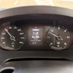 Bordcomputer im Fahrerhaus des Globetrotter XLi mit 9,9 Litern auf 100 Kilometer und 73 km/h Durchschnittsgeschwindigkeit